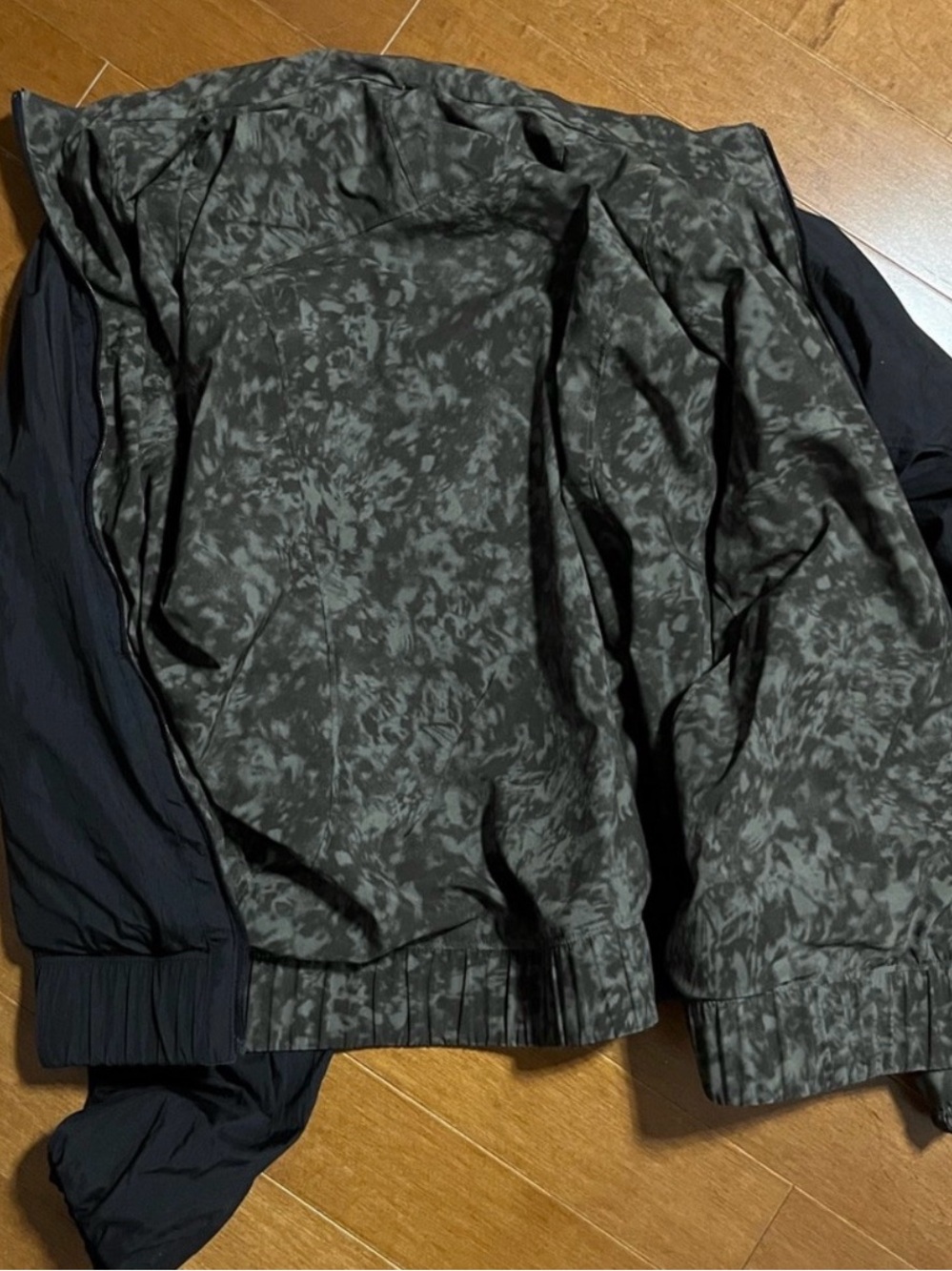 lululemon athletica Women's Black & Dark Gray Patterned Bomber Jacket